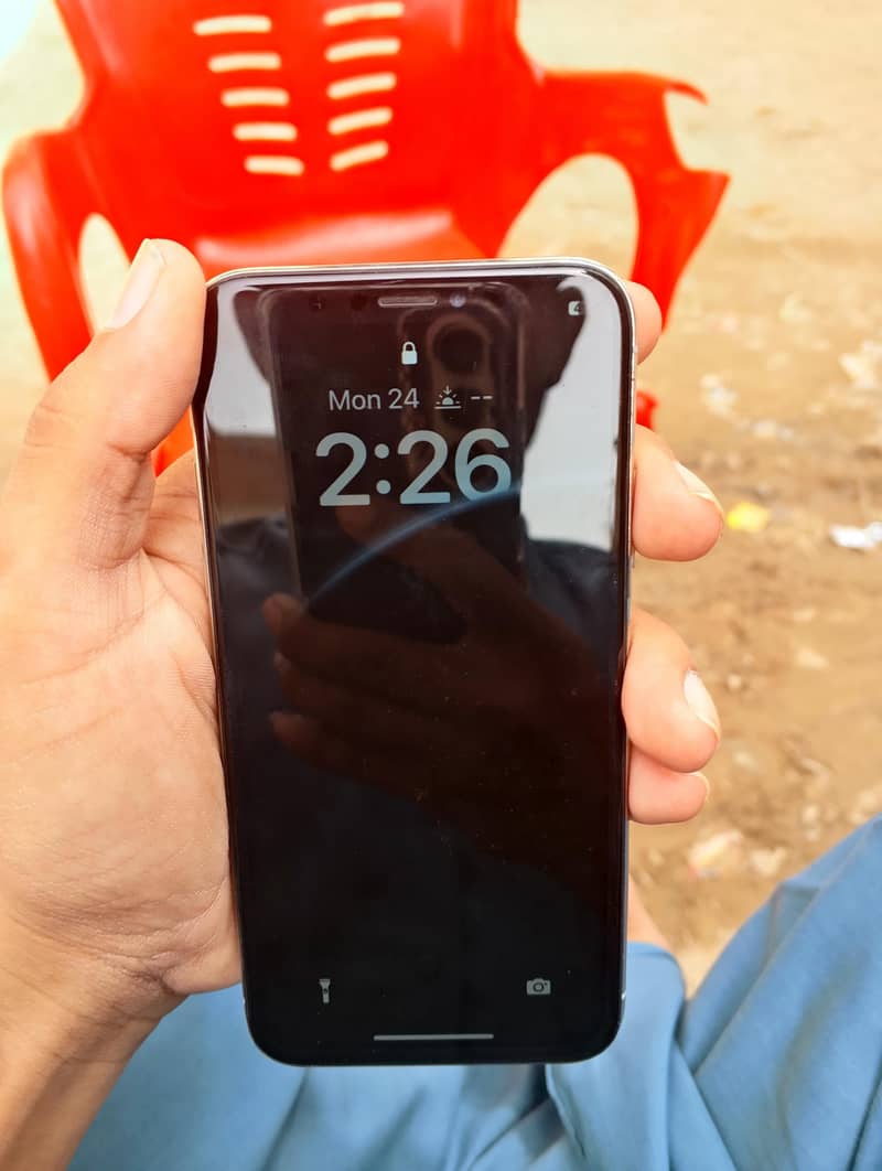 Apple iPhone X 4
