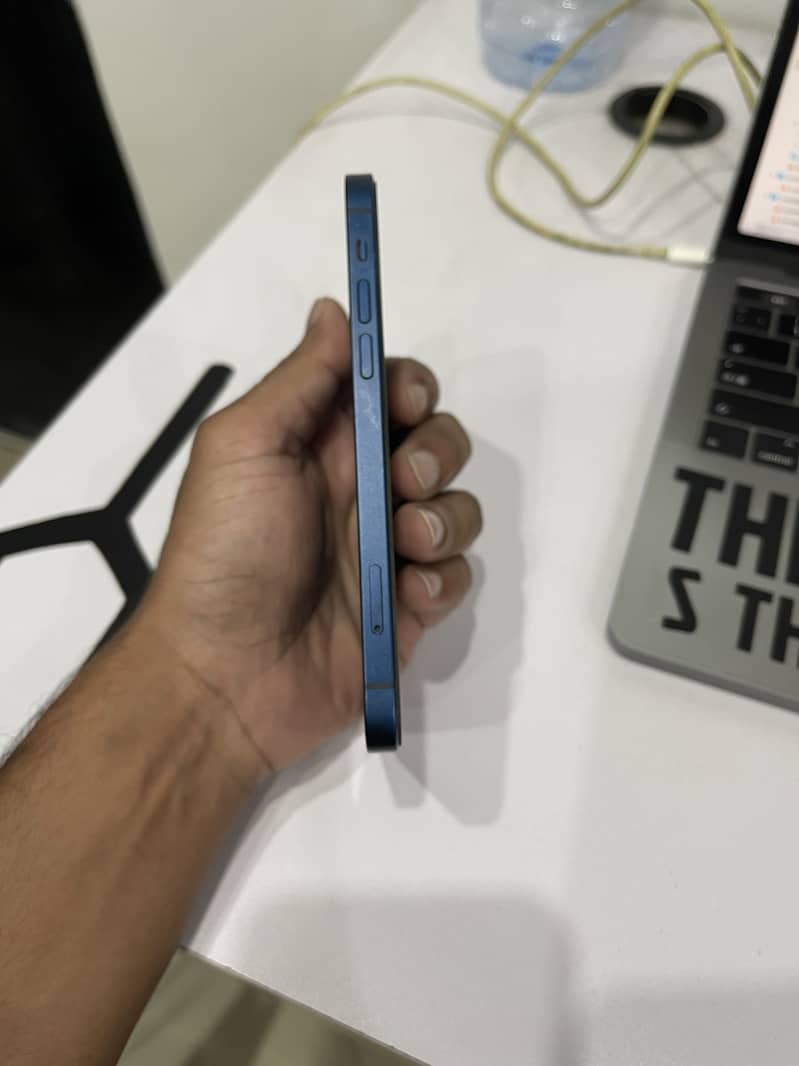 Apple iPhone 12 0