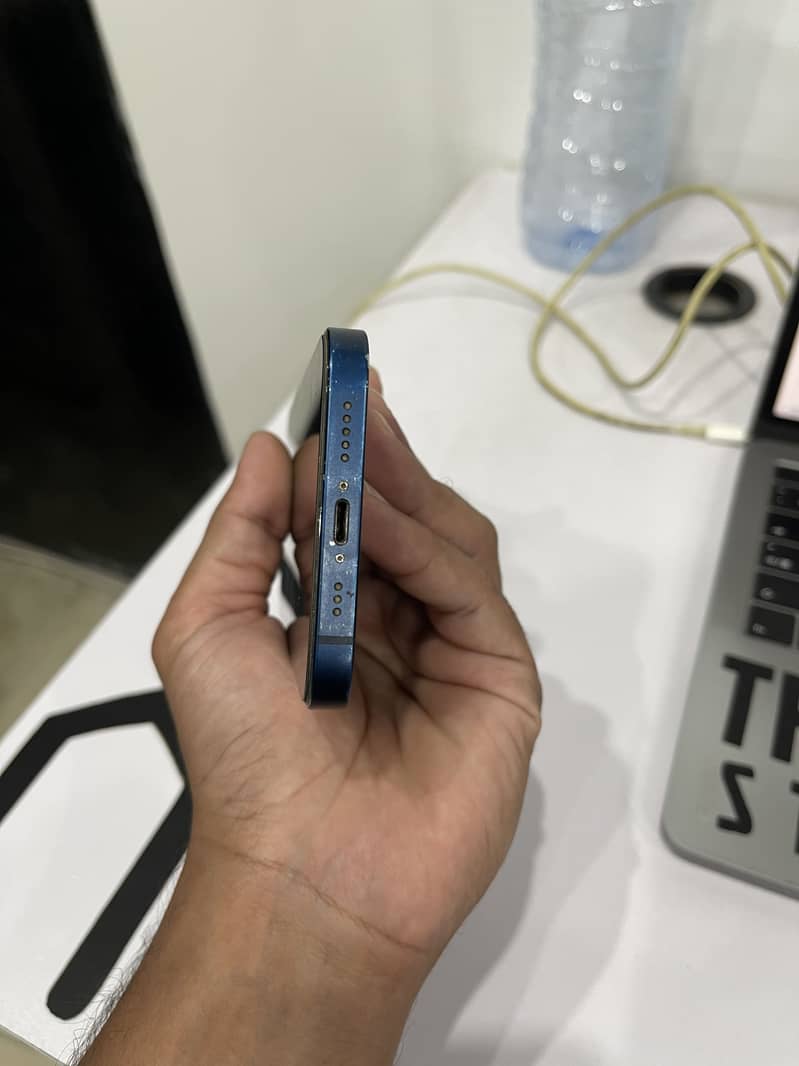 Apple iPhone 12 1