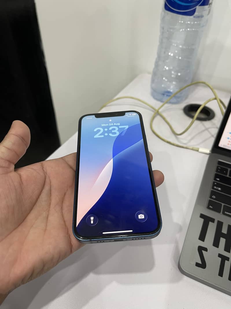 Apple iPhone 12 4