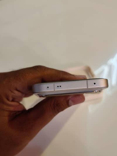 Vivo X300 FE white color