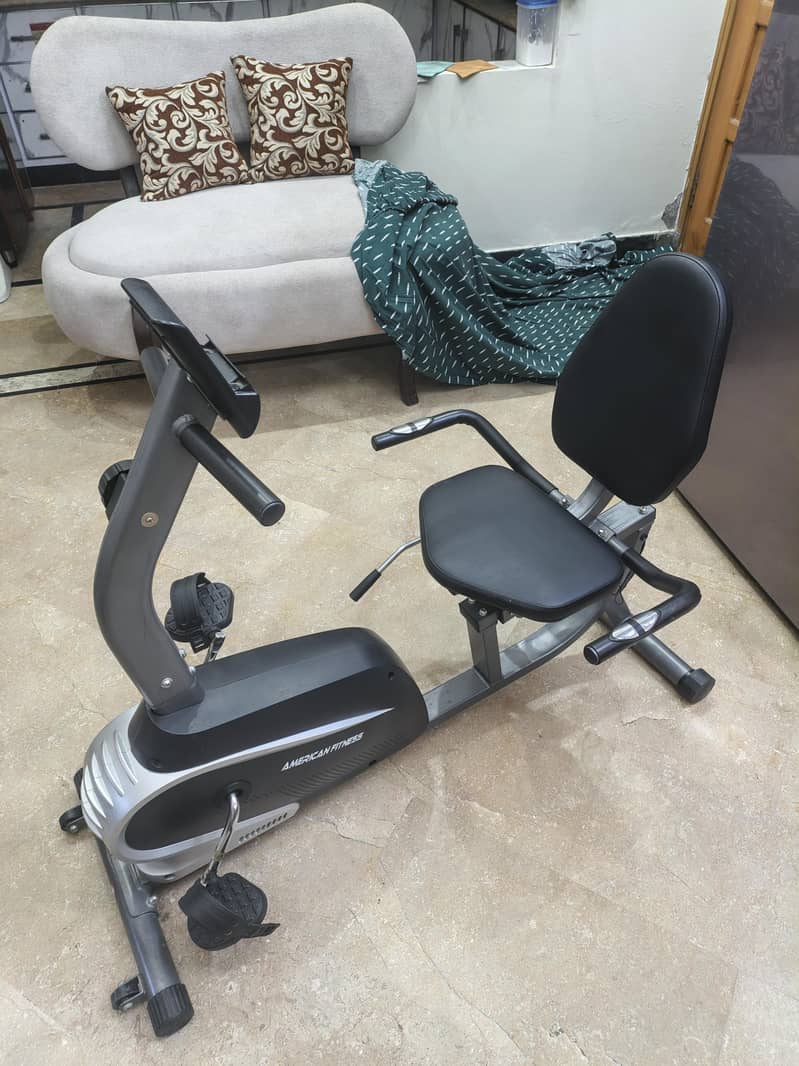 back support exercise cycle machine in excellent condition 1