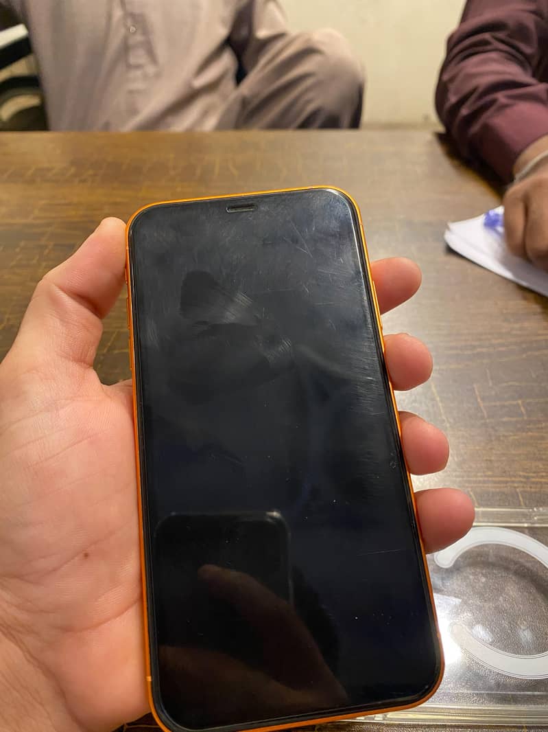 Apple iPhone 11 4