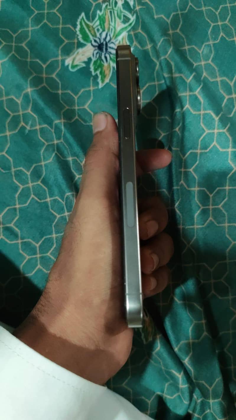 Apple iPhone 15 Pro Max 1