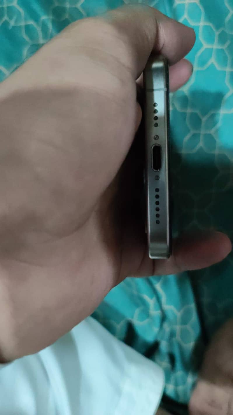 Apple iPhone 15 Pro Max 2
