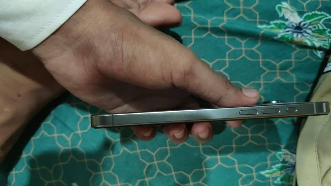 Apple iPhone 15 Pro Max 3