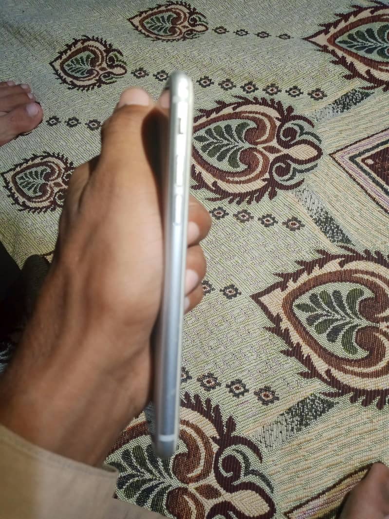 Apple iPhone 8 1