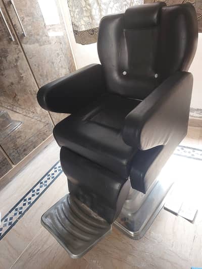 Salon chair