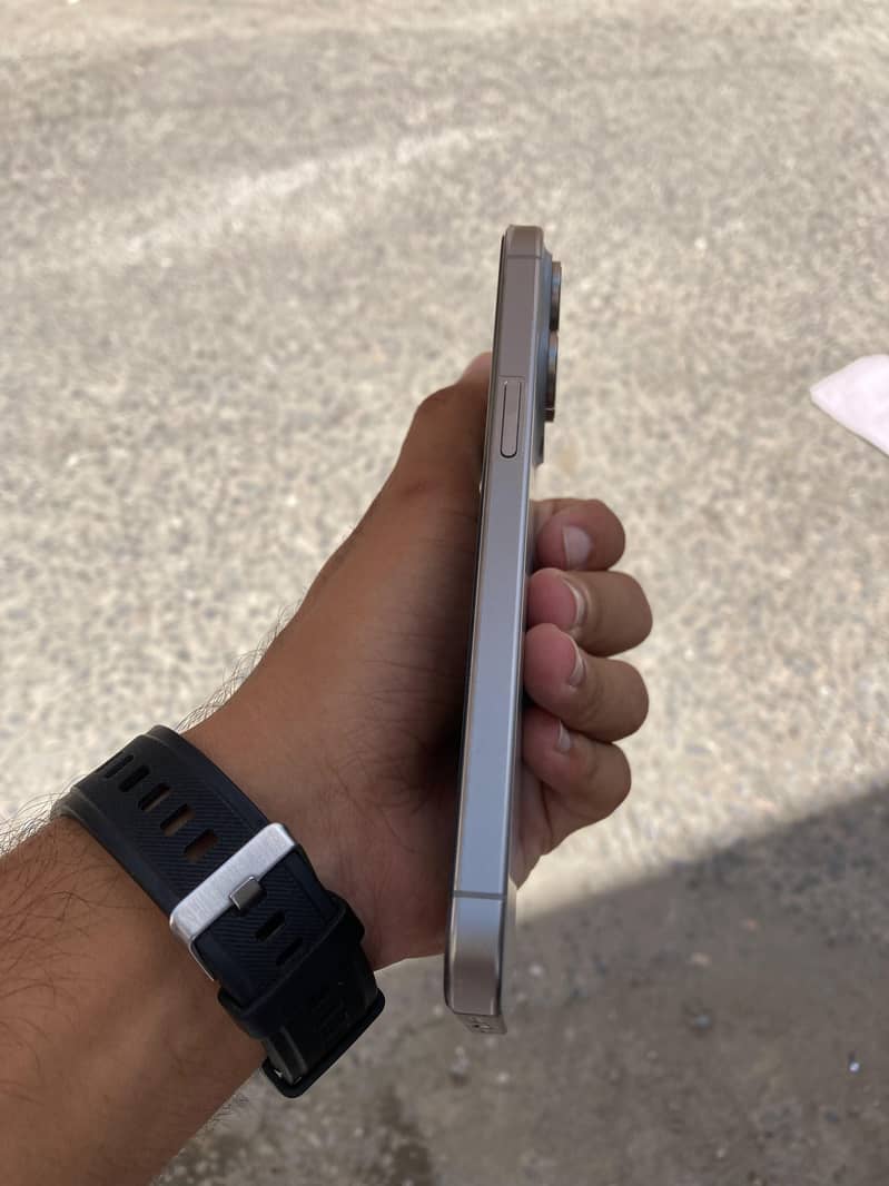 Apple iPhone 15 Pro Max 1