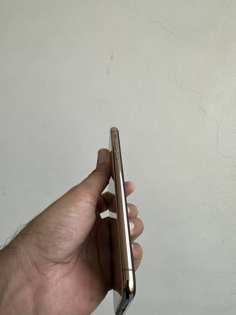 Apple iPhone X 4