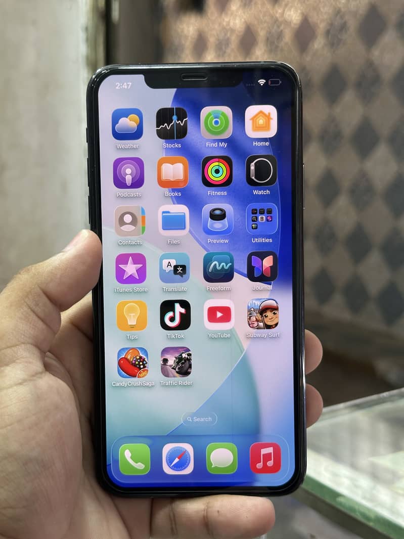 iPhone 11 Pro Max 1