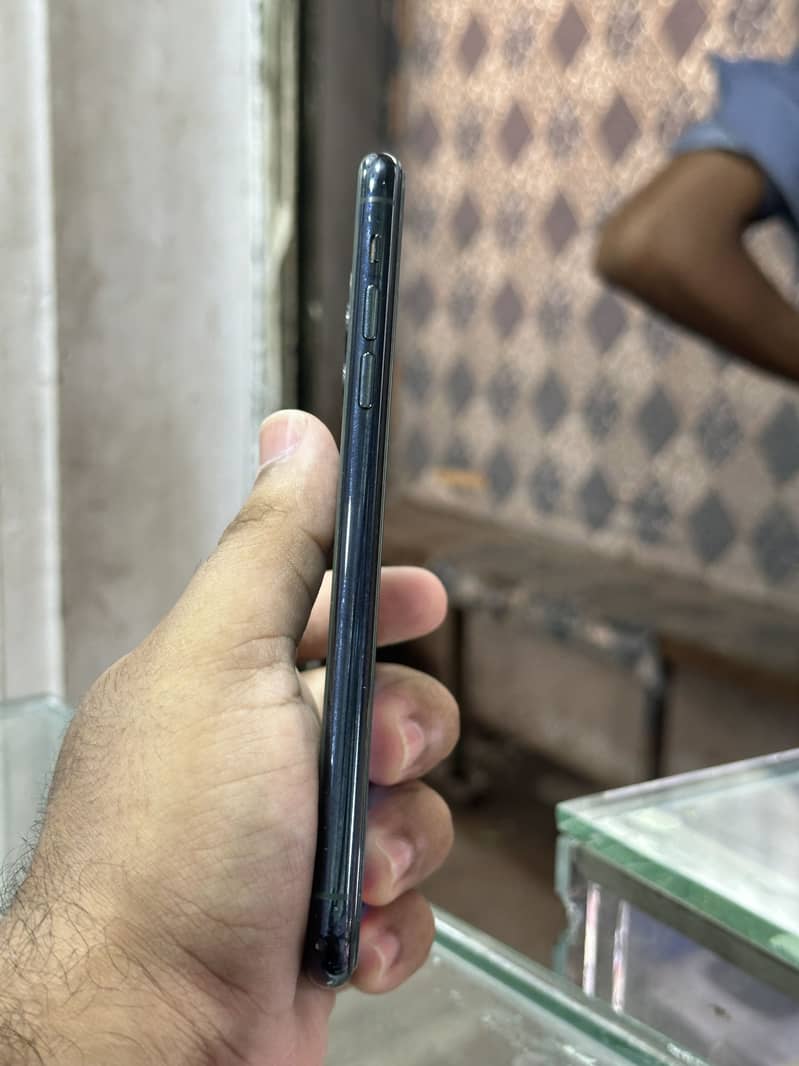 iPhone 11 Pro Max 6