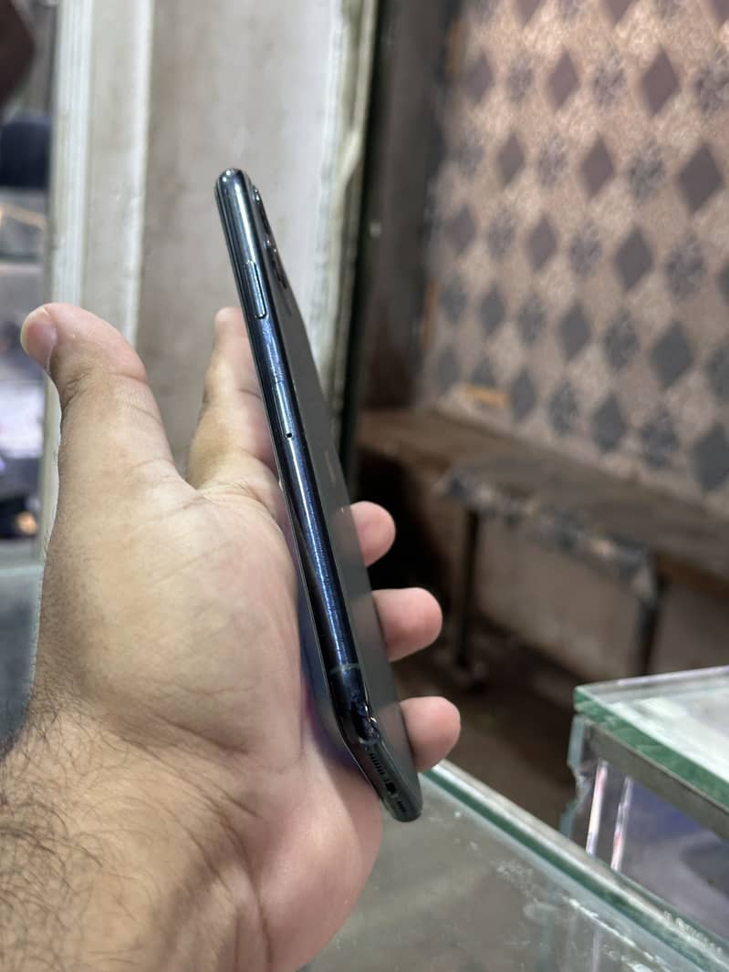 iPhone 11 Pro Max 12