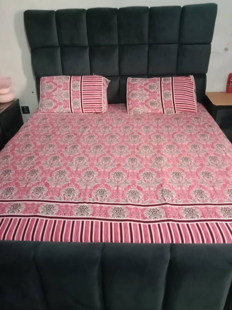 king Bed 0
