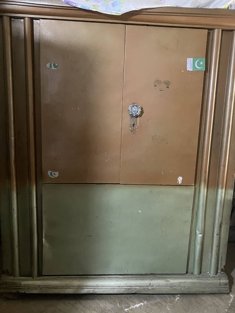 Wardrobe 0