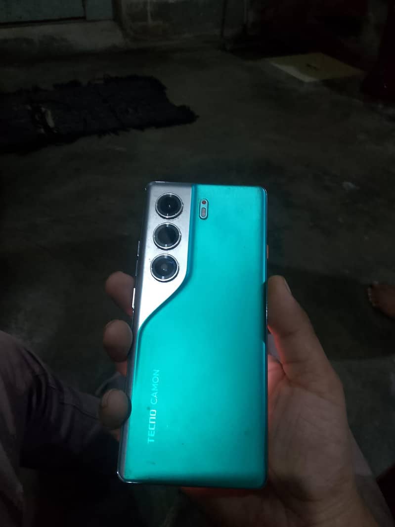 Tecno CAMON 40 Pro 0