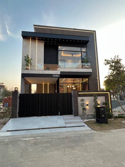 Modern 5 Marla Dream Home with Beautiful Double-Height Entrance