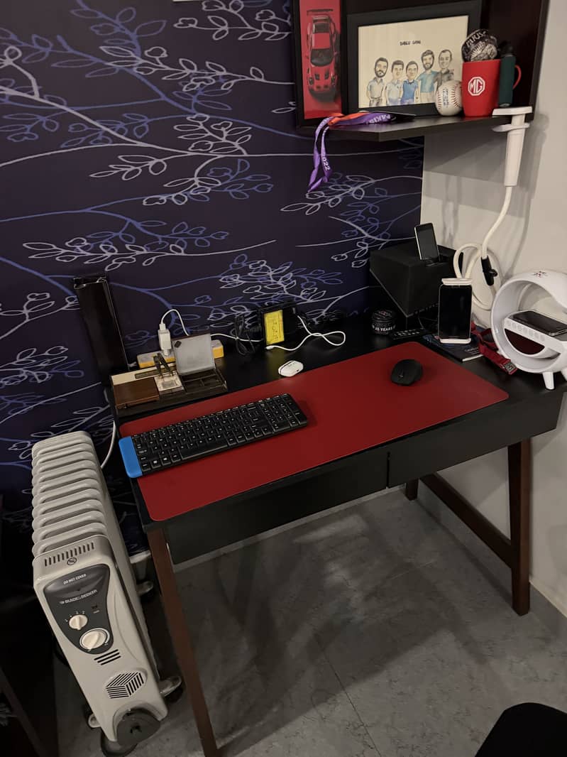 Computer Table & Chair 0