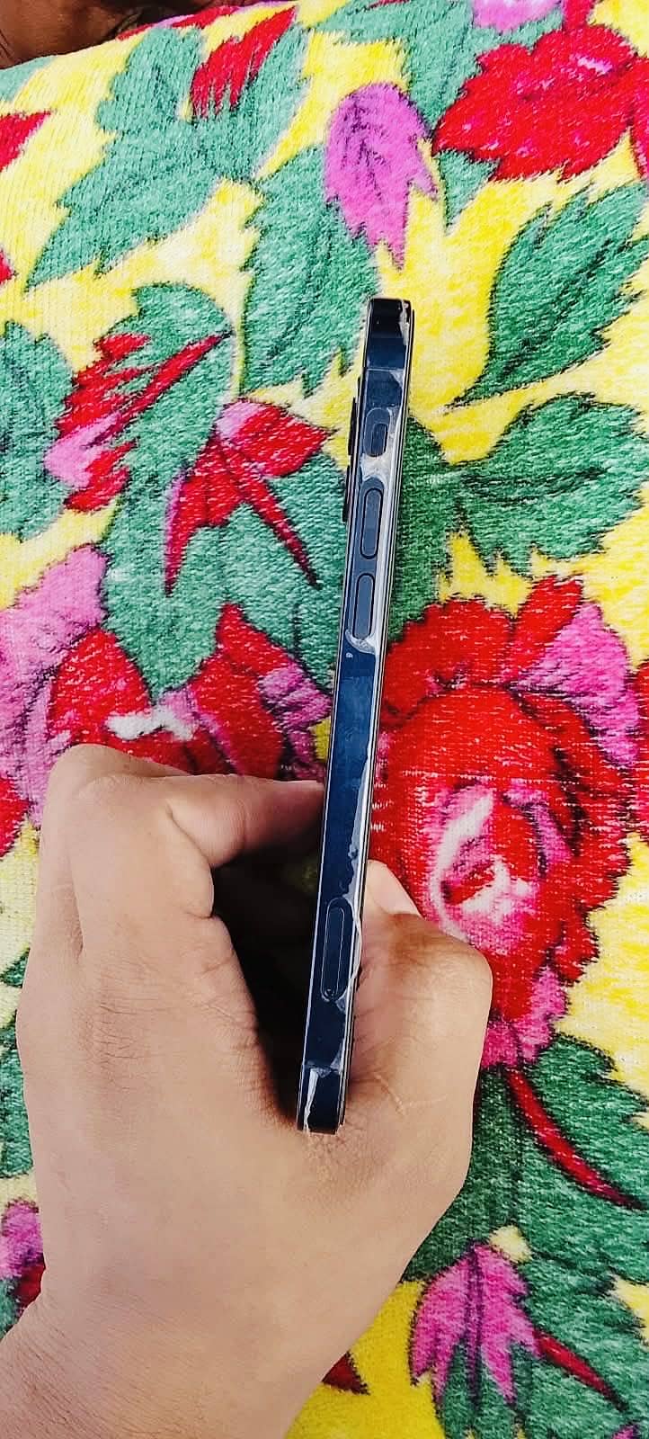 Apple iPhone 12 2