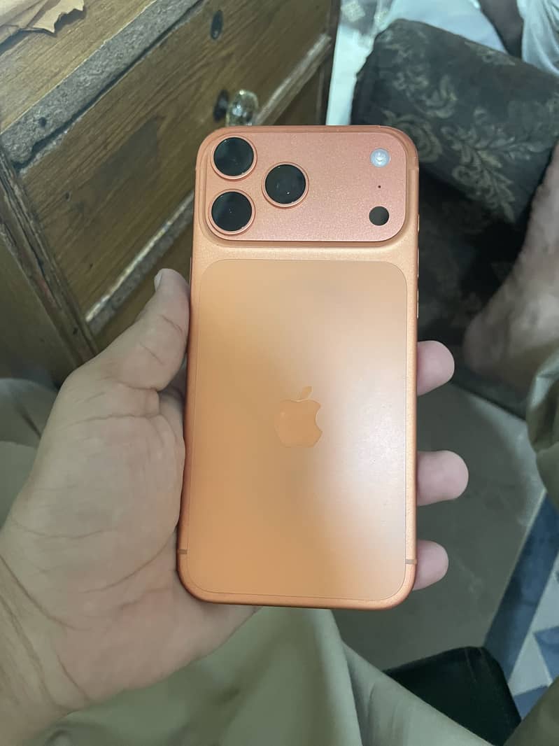 Apple iPhone 17 Pro Max 4