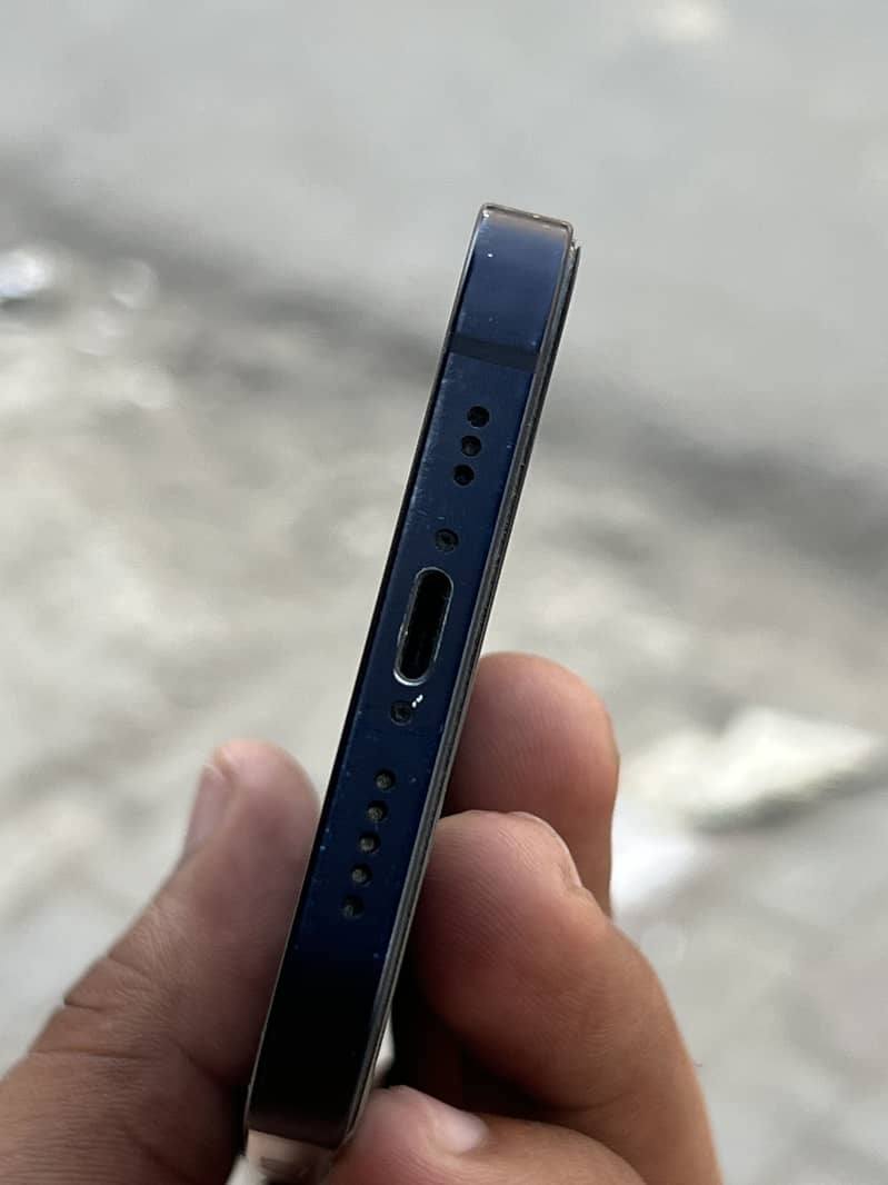 Apple iPhone 12 3