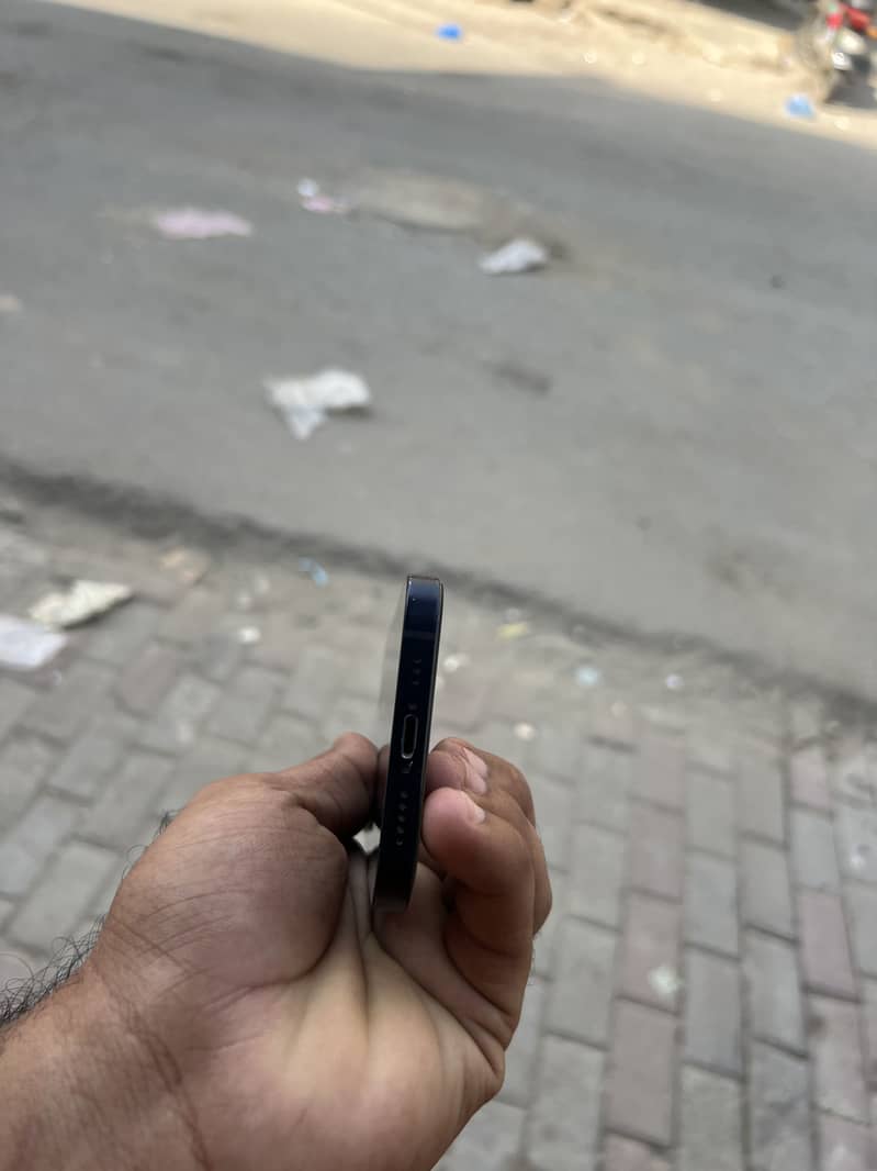 Apple iPhone 12 5