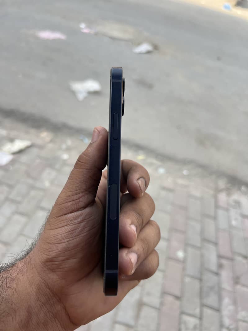 Apple iPhone 12 6