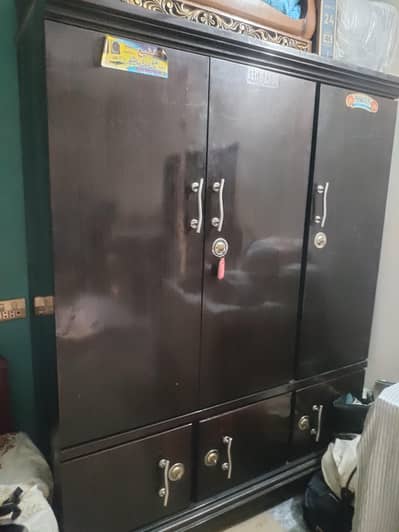 steel wali almari.