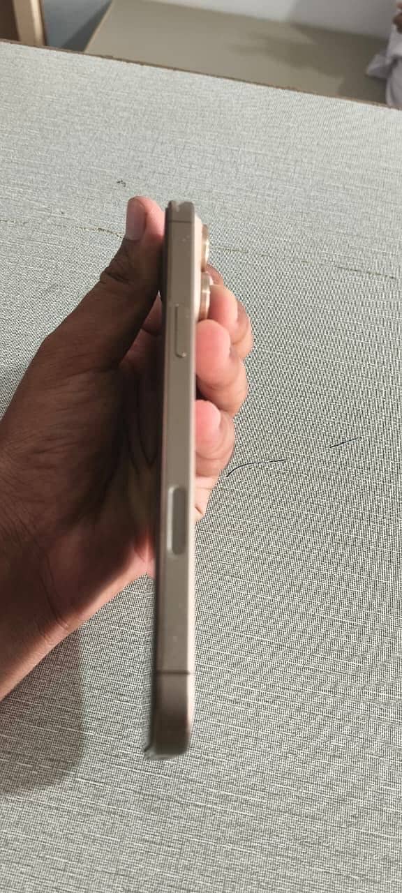 Apple iPhone 16 Pro Max 1