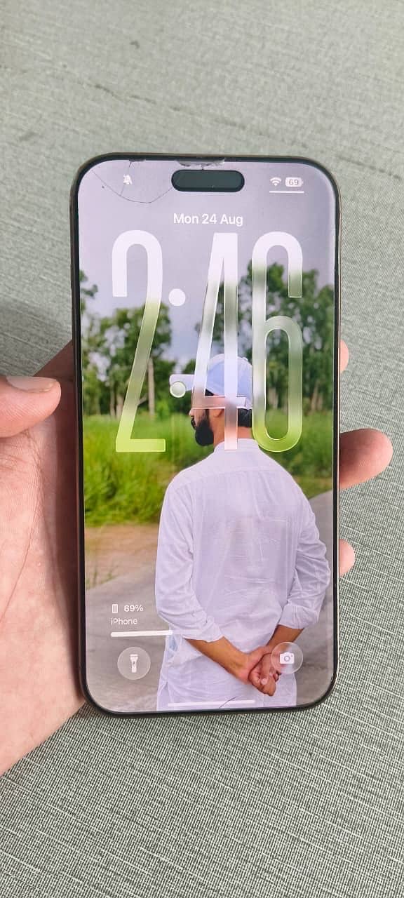 Apple iPhone 16 Pro Max 2
