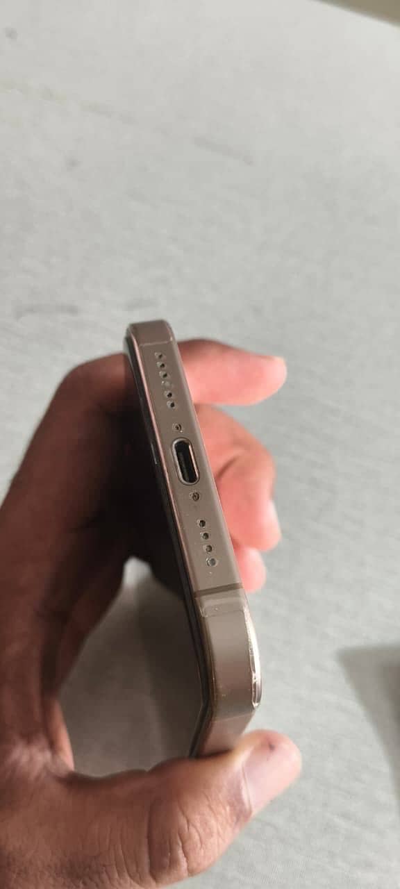 Apple iPhone 16 Pro Max 3