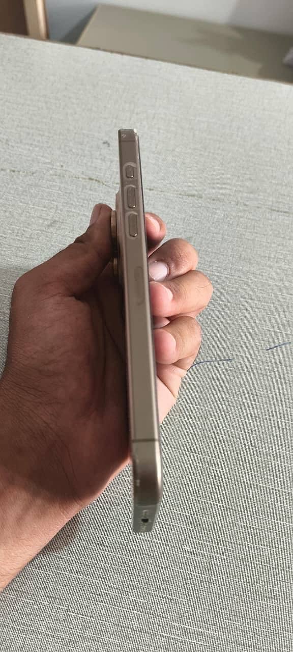 Apple iPhone 16 Pro Max 4