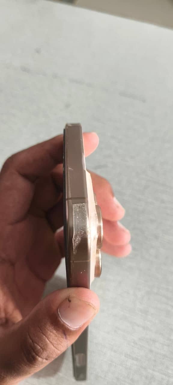Apple iPhone 16 Pro Max 5