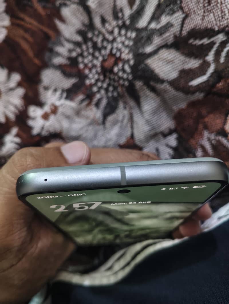 Google Pixel 8 5