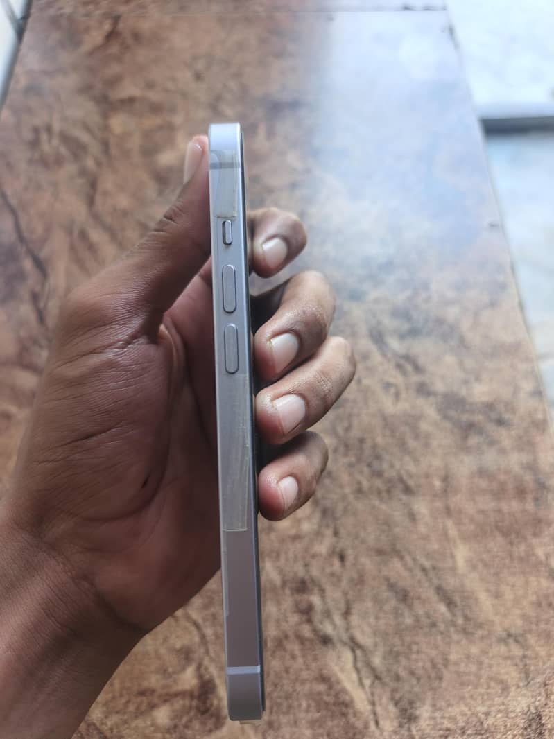 Apple iPhone 14 4