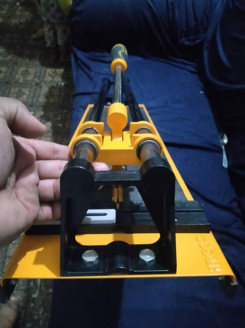 tile cutter 1