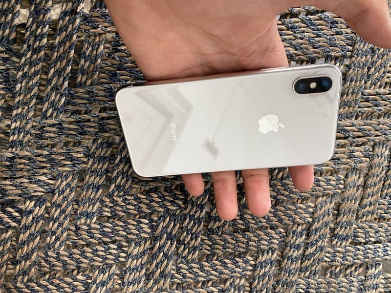 Apple iPhone X 4