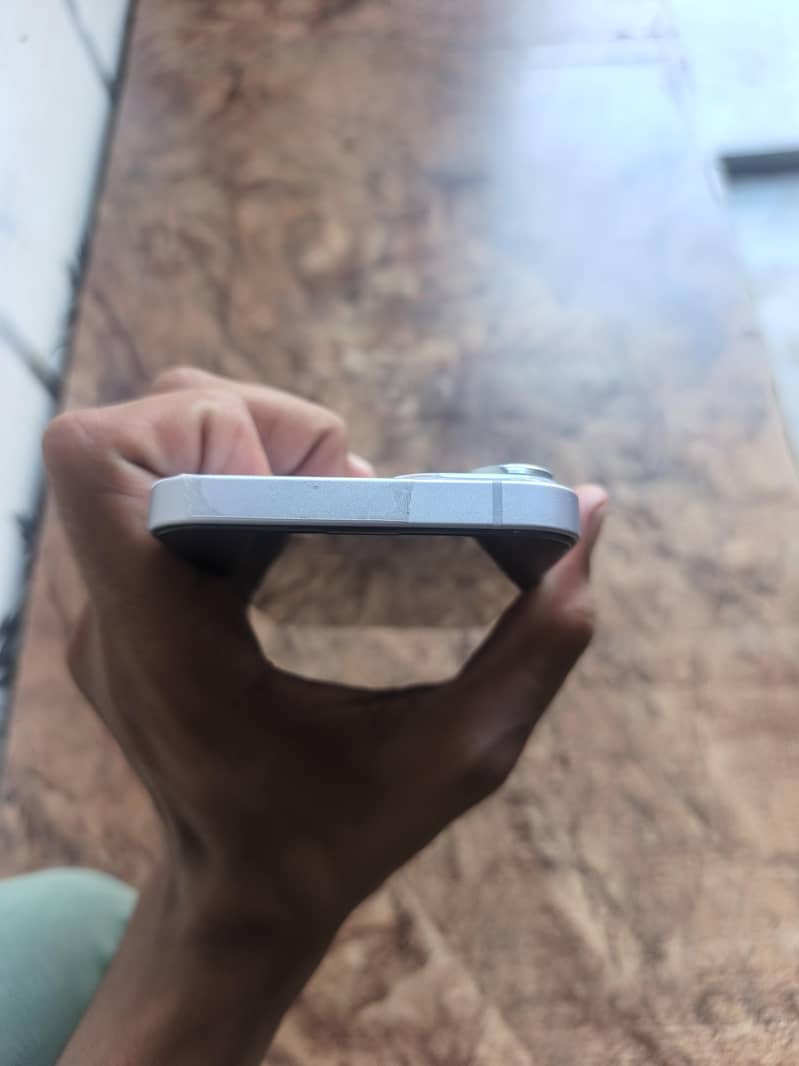 Apple iPhone 14 2