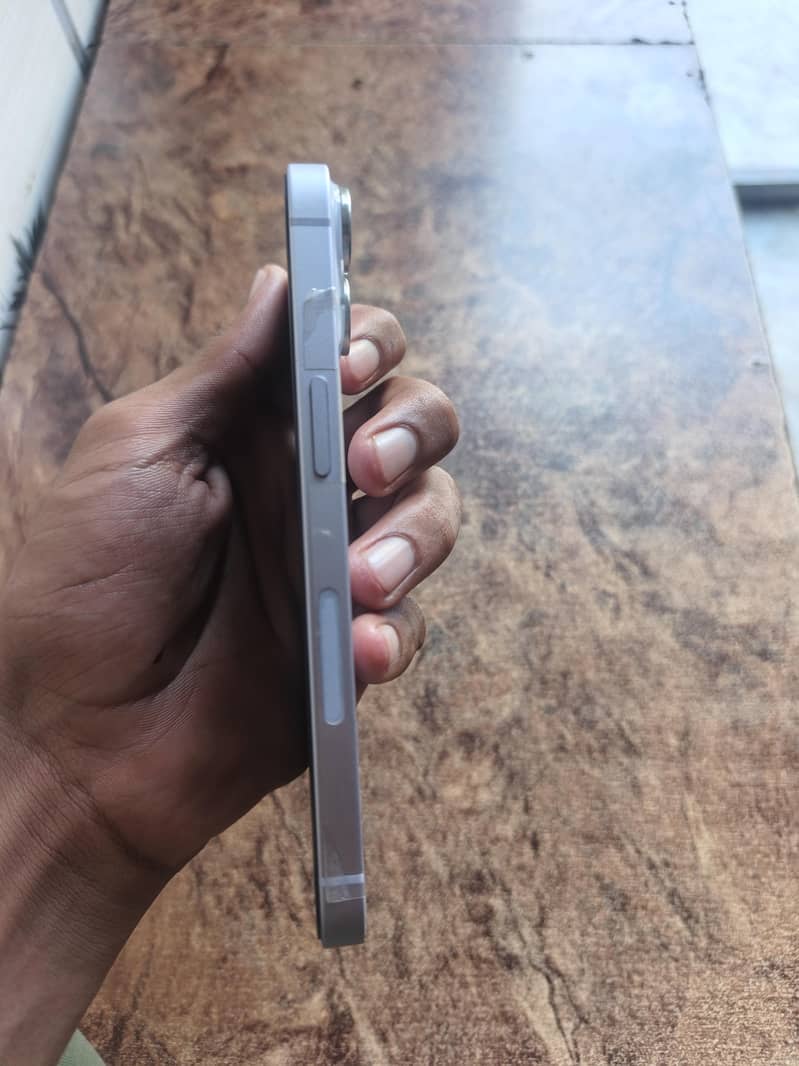 Apple iPhone 14 3