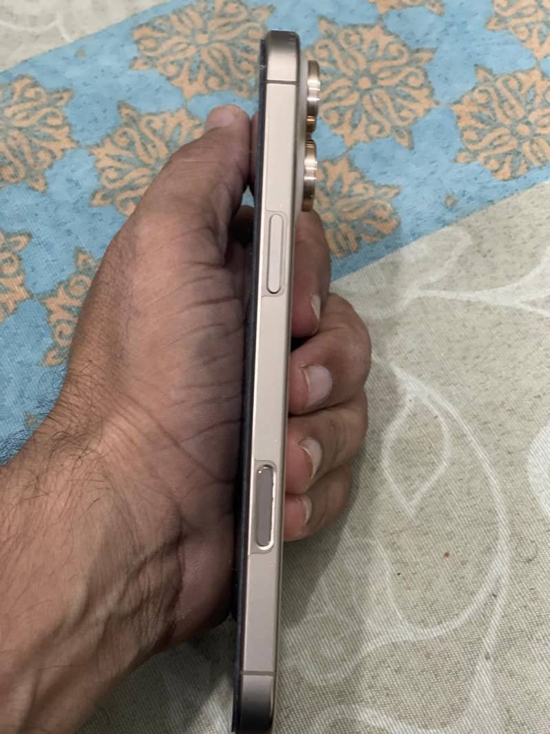 iphone 16pro max 5