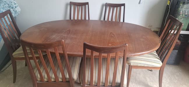 Dinning table + 6 chairs
