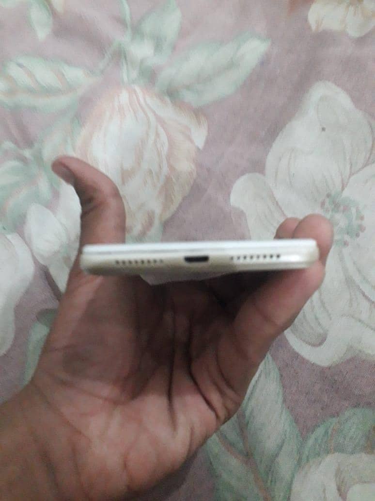 OPPO A37 8