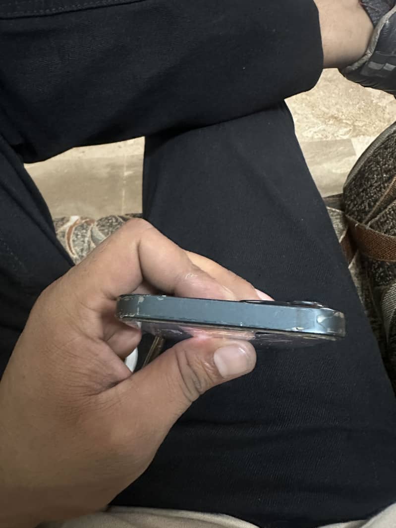 Apple iPhone 13 0
