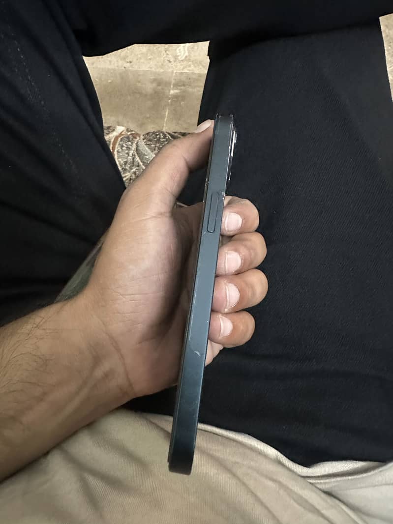 Apple iPhone 13 1