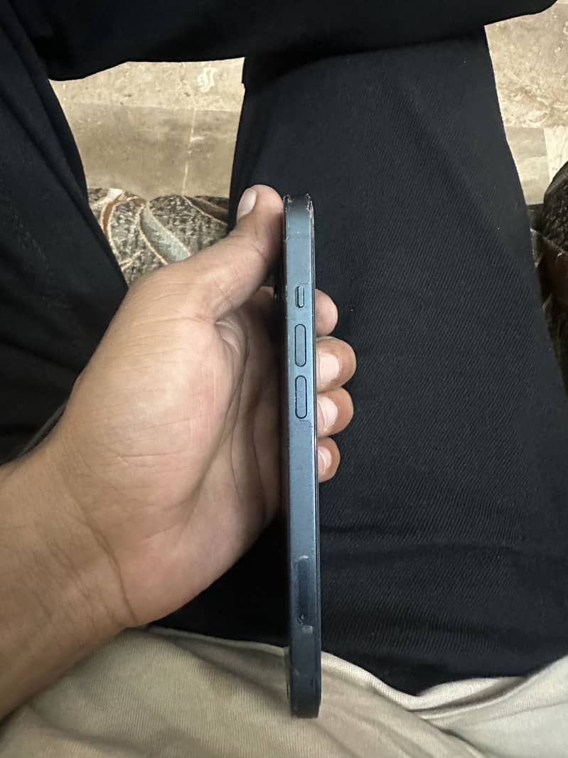 Apple iPhone 13 2