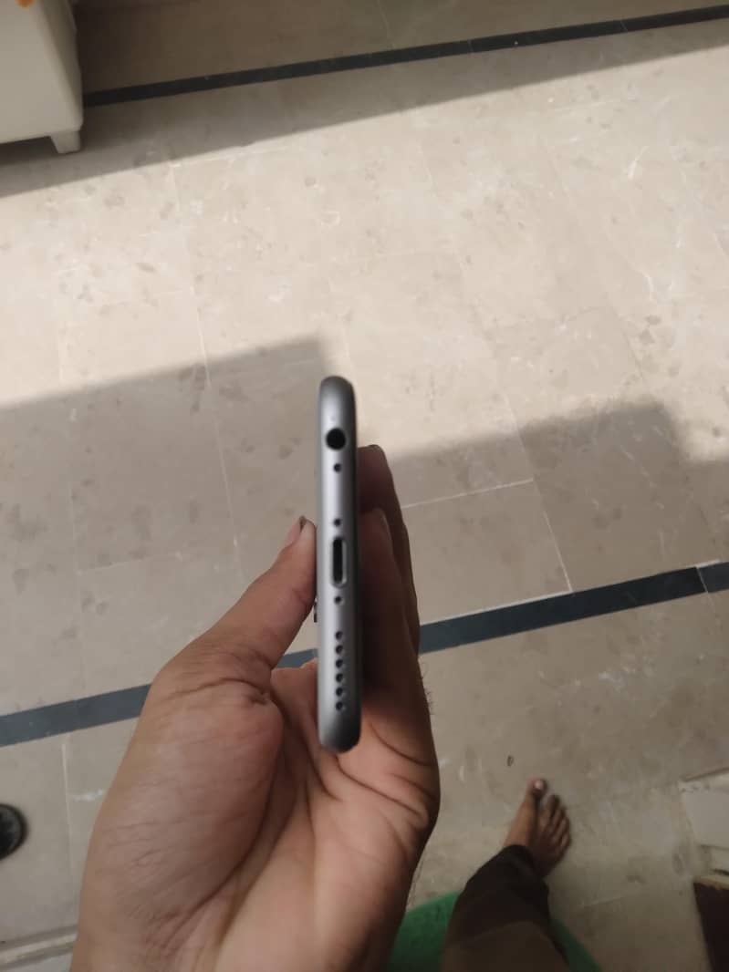 Apple iPhone 6S 4