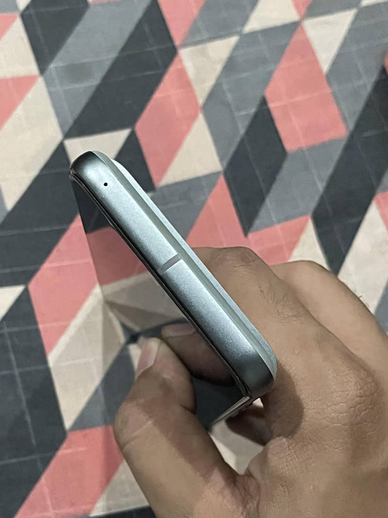 Google Pixel 8 2