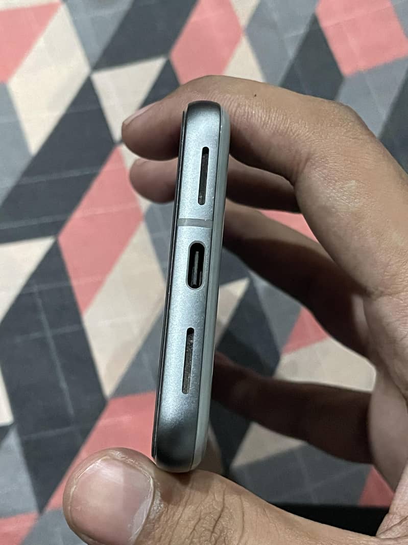 Google Pixel 8 4