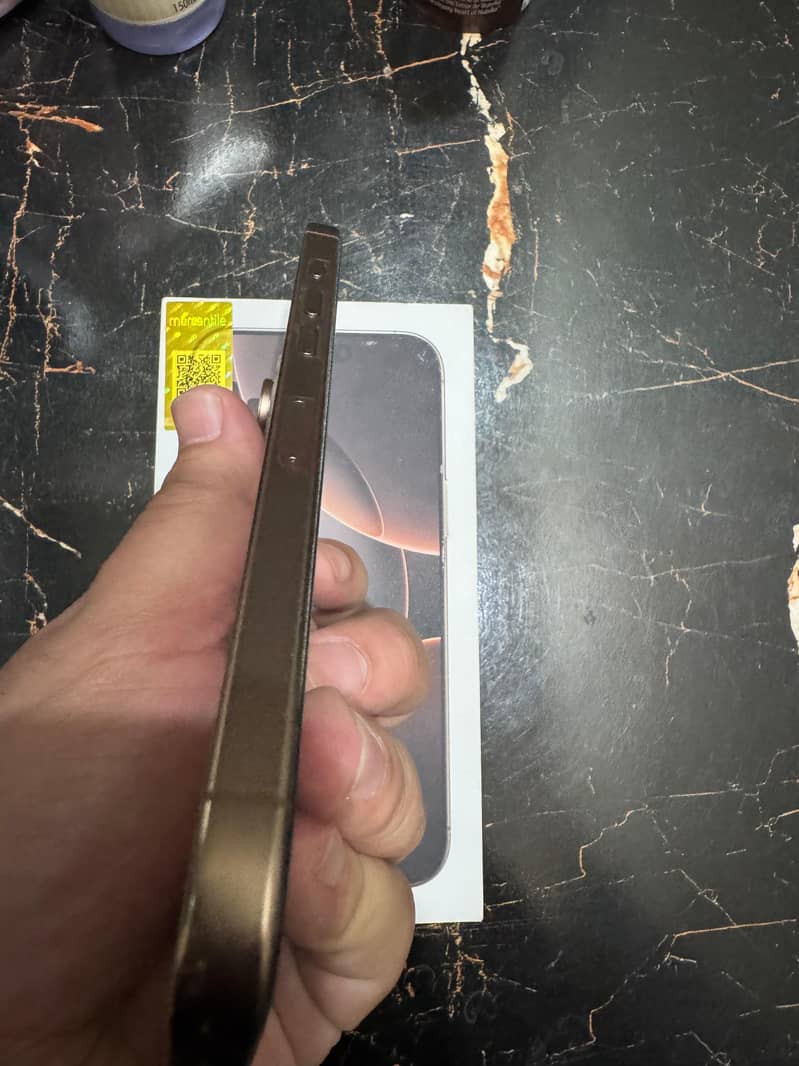 Apple iPhone 16 Pro Max 2