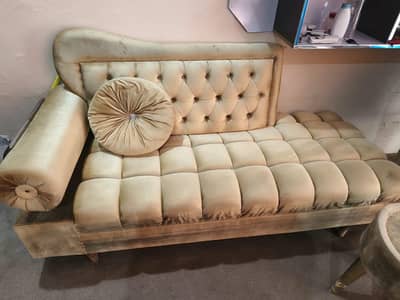 1 Turkish style dewan 2 Chairs